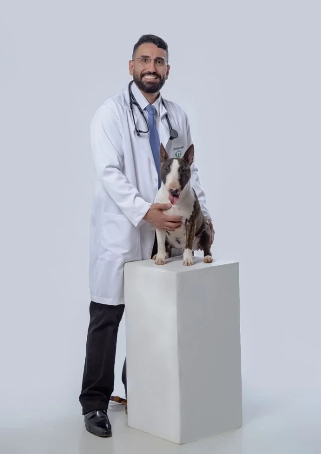 Washington Peixoto Benjamin com um cão